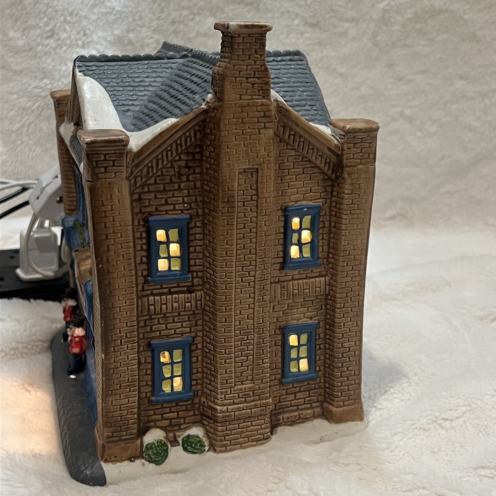 Holiday Time Toys For Tots Christmas Village Piece Lights Up 2017 - Picture 9 of 10